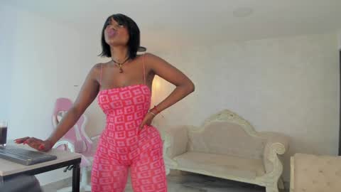 ShantallKnowles online show from 5, 2, 2025