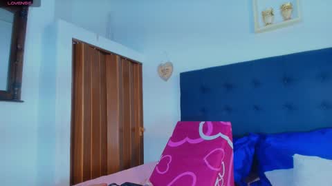 shantallvegga1 online show from 16, 9, 2025