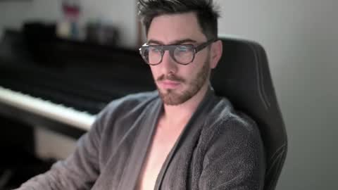 Snapshot of shape80 chatting on 9, 11, 2025 frenchy boy online show from 9, 11, 2025