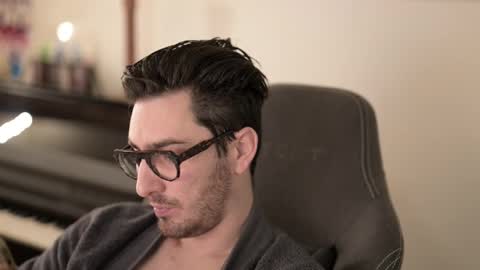 Snapshot of shape80 chatting on 18, 12, 2025 frenchy boy online show from 18, 12, 2025