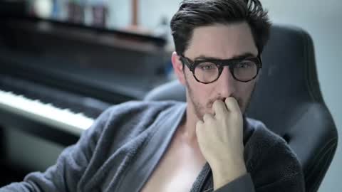 Snapshot of shape80 chatting on 19, 12, 2025 frenchy boy online show from 19, 12, 2025