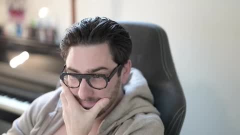 Snapshot of shape80 chatting on 22, 12, 2025 frenchy boy online show from 22, 12, 2025