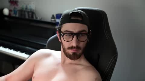 Snapshot of shape80 chatting on 8, 2, 2026 frenchy boy online show from 8, 2, 2026