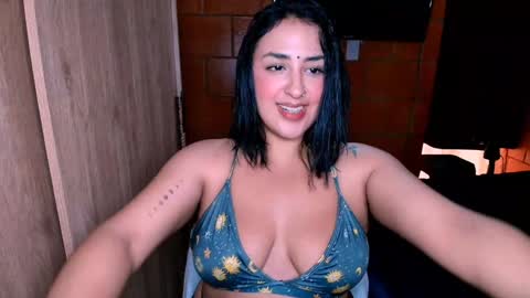 Snapshot of sharain chatting on 27, 12, 2024 My real name is bella Much Gust online show from 27, 12, 2024