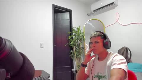 shark_boy21 online show from 18, 1, 2026