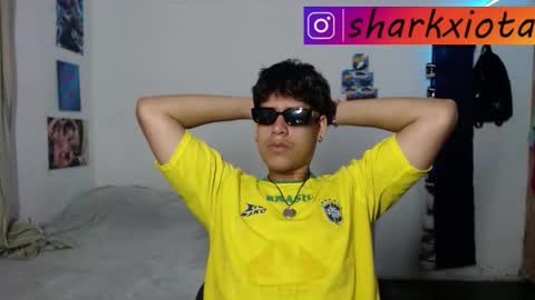 Snapshot of sharky_g chatting on 19, 11, 2025 Frqnko online show from 19, 11, 2025