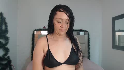 Snapshot of sharlotte__jones chatting on 28, 12, 2024 Sara online show from 28, 12, 2024