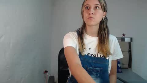 Snapshot of sharlotte__jones chatting on 27, 2, 2025 Sara online show from 27, 2, 2025