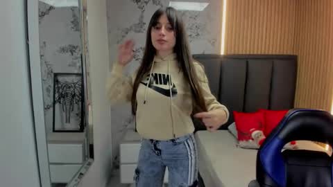 Snapshot of sharonblake5 chatting on 5, 12, 2025 M A G N O online show from 5, 12, 2025