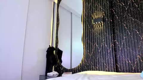 SHARON TAYLOR online show from 13, 12, 2025