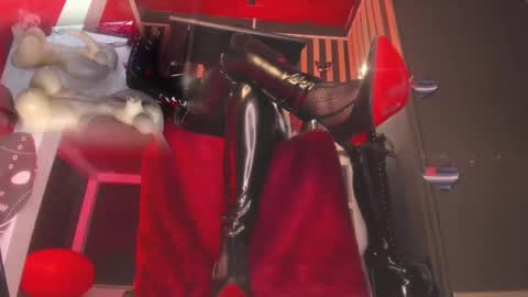 Snapshot of sharoon_gold chatting on 4, 3, 2025 Your mistress Sharon  online show from 4, 3, 2025