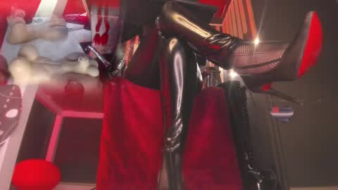 Snapshot of sharoon_gold chatting on 4, 3, 2025 Your mistress Sharon  online show from 4, 3, 2025