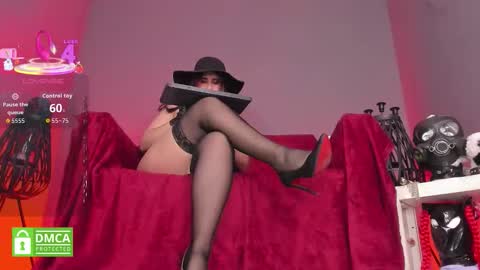 Snapshot of sharoon_gold chatting on 11, 10, 2025 Your mistress Sharon  online show from 11, 10, 2025