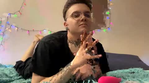 Snapshot of sharpy_teeth_kitty chatting on 10, 1, 2025 Nikolasftm online show from 10, 1, 2025