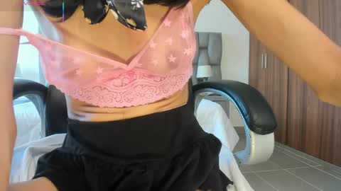 Snapshot of shary_leon_ chatting on 22, 4, 2026 shary_leon_ online show from 22, 4, 2026