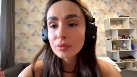 May online show from 14, 10, 2025