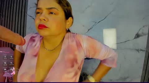 Snapshot of shayra_boobs2 chatting on 2, 7, 2026 shayra_boobs2 online show from 2, 7, 2026
