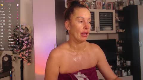 Snapshot of sheilaryan chatting on 22, 10, 2025 Sheila GMT 2 Tuesday Wednesday Friday Saturday Sunday- 8 5 online show from 22, 10, 2025