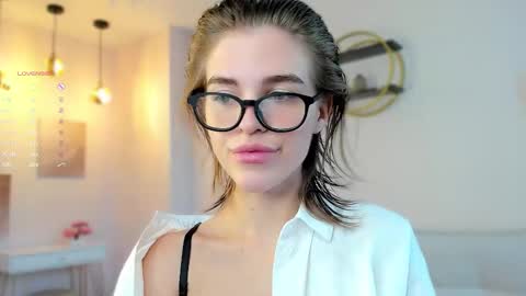 Snapshot of shelleyharn chatting on 11, 9, 2025 Alex online show from 11, 9, 2025