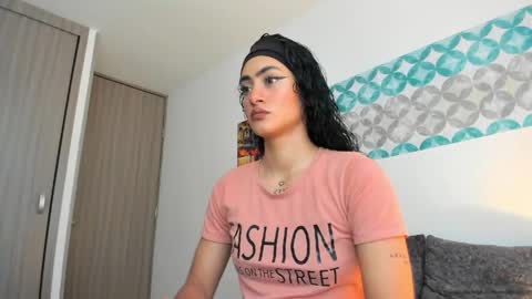 Snapshot of shelsy_d chatting on 17, 4, 2026 S H E L S Y online show from 17, 4, 2026