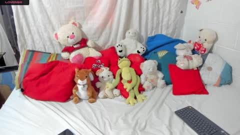 Snapshot of sherlyn_fox69 chatting on 2, 1, 2025 Maria Saenz online show from 2, 1, 2025