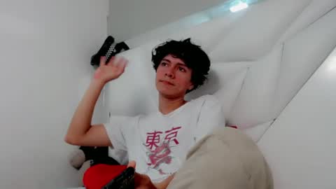 Snapshot of shirowitheb chatting on 11, 4, 2026 SHIRO online show from 11, 4, 2026