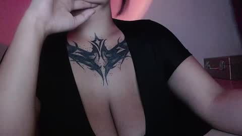 Shopie Hank  online show from 23, 1, 2025