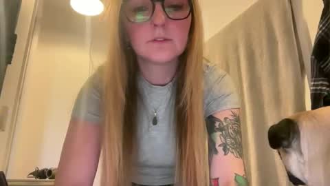 Snapshot of short_sweetpea chatting on 5, 3, 2025 short sweetpea online show from 5, 3, 2025