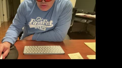 Snapshot of showmet chatting on 5, 4, 2026 Chicago Guy online show from 5, 4, 2026