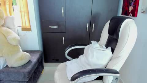 Nahomy online show from 23, 2, 2026