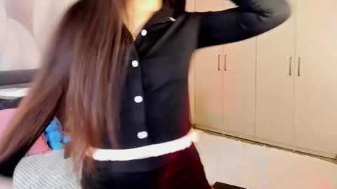 Mika online show from 19, 11, 2025