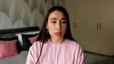 Mika online show from 19, 4, 2026