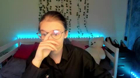 Snapshot of shy_elina01 chatting on 4, 10, 2025 shy_elina01 online show from 4, 10, 2025