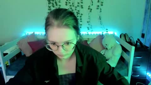 Snapshot of shy_elina01 chatting on 10, 10, 2025 shy_elina01 online show from 10, 10, 2025