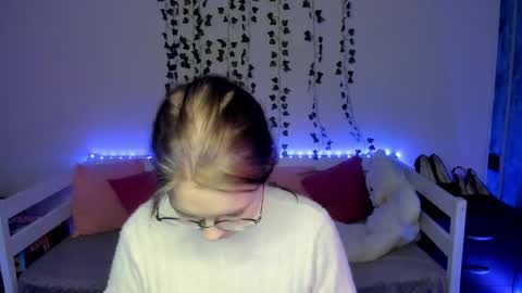 Snapshot of shy_elina01 chatting on 18, 10, 2025 shy_elina01 online show from 18, 10, 2025