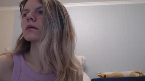 Snapshot of shy_moony chatting on 4, 6, 2026 just Alex online show from 4, 6, 2026