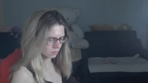 Snapshot of shy_moony chatting on 7, 6, 2026 just Alex online show from 7, 6, 2026