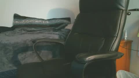 shyboyhugecum2020 online show from 22, 10, 2025