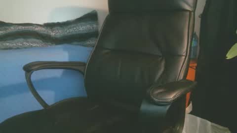 shyboyhugecum2020 online show from 14, 4, 2026