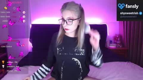 Snapshot of shysweetrish chatting on 8, 11, 2025 shysweetrish online show from 8, 11, 2025