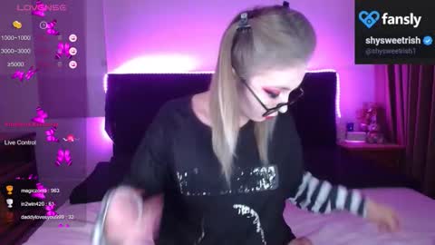 Snapshot of shysweetrish chatting on 17, 11, 2025 shysweetrish online show from 17, 11, 2025