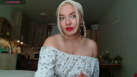 Snapshot of siberian_girl_ chatting on 9, 7, 2026 Eva online show from 9, 7, 2026
