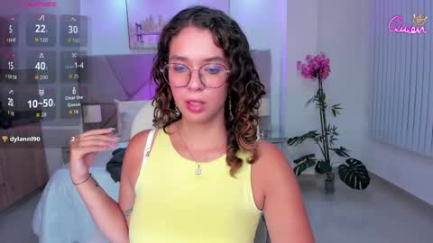 Snapshot of sienna_luxor chatting on 4, 5, 2026 siiena online show from 4, 5, 2026