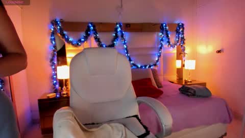 Sienna  online show from 25, 11, 2025