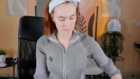 Snapshot of sierraharrper chatting on 14, 12, 2025 SieraHarper online show from 14, 12, 2025