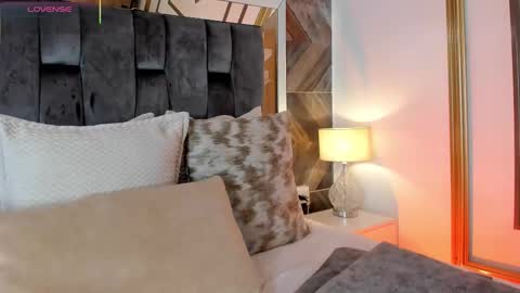    online show from 28, 10, 2025