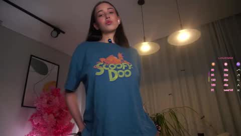 Eva  online show from 6, 11, 2025