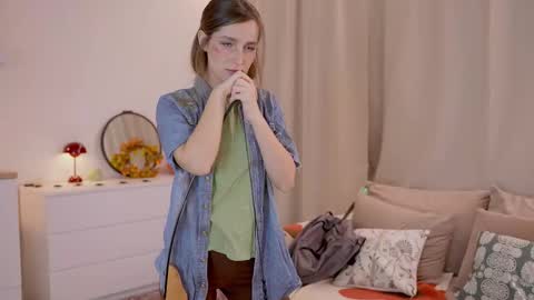 Snapshot of silent_chill chatting on 29, 10, 2025 Chilli online show from 29, 10, 2025