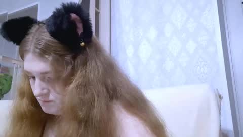 Snapshot of silkfever chatting on 10, 11, 2025 Elisabet online show from 10, 11, 2025