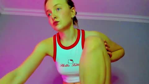 Snapshot of silky_huzelnut chatting on 25, 11, 2025 Mila online show from 25, 11, 2025